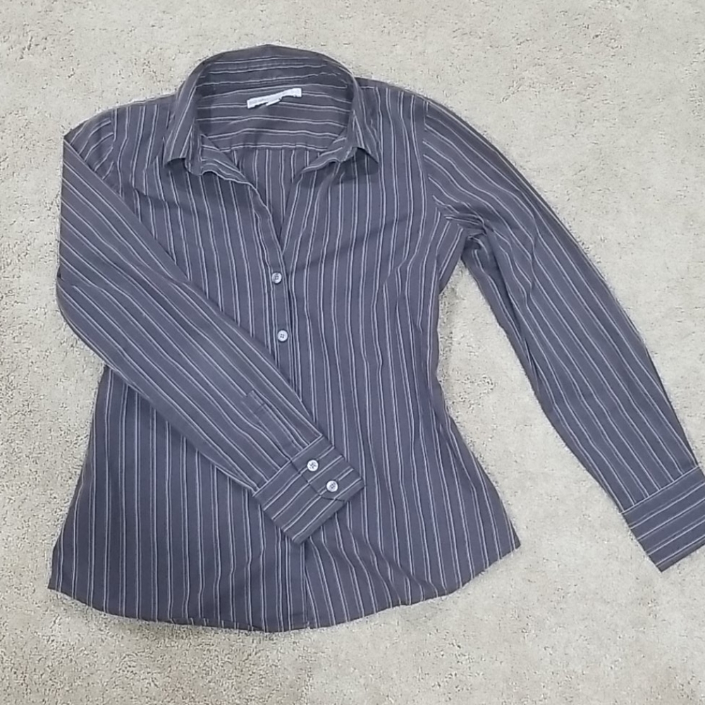 ❤2/$10❤ Button down shirt